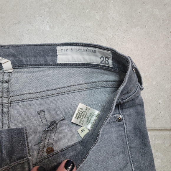 Rag & bone 10" Capri in dark grey - Picture 6 of 8